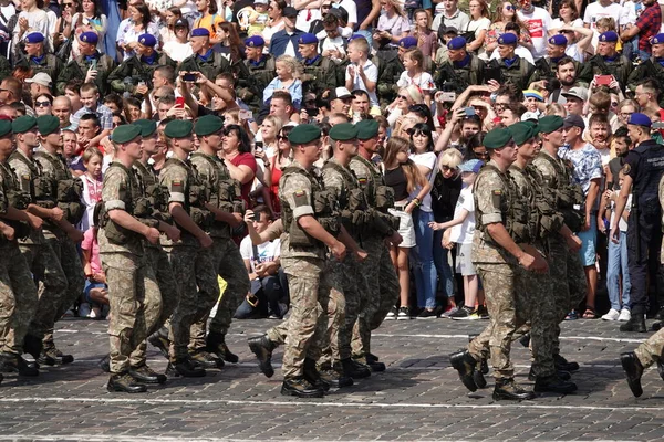 Kijów Ukraina Sierpnia 2021 Kolumna Żołnierzy Litewskich Maszerujących Obchody Lecia — Zdjęcie stockowe
