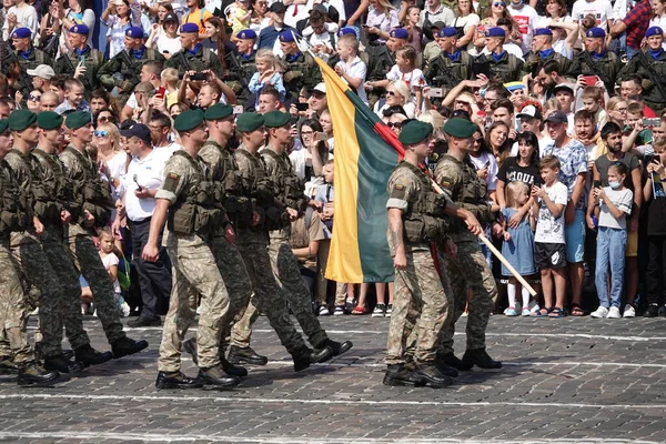Kijev Ukrajna Augusztus 2021 Oszlop Litván Katonák Menetelnek Ünneplés Éves — Stock Fotó