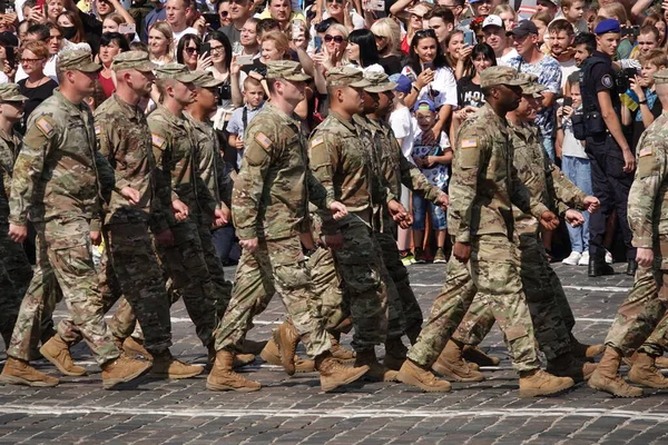 Kijów Ukraina Sierpnia 2021 Kolumna Żołnierzy Stanów Zjednoczonych Ameryki Usa — Zdjęcie stockowe
