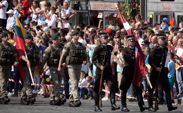 Kiev Ucrania Agosto 2021 Una Columna Soldados Letones Marchando Celebración —  Fotos de Stock