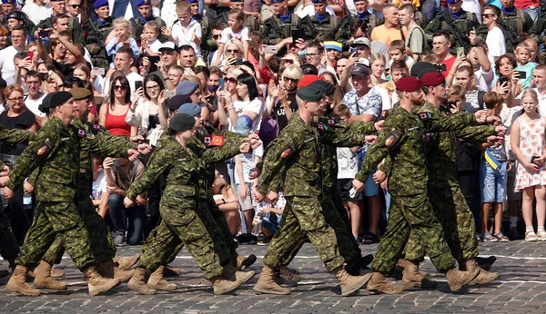 Kijev Ukrajna Augusztus 2021 Oszlop Kanadai Katonák Menetelnek Ünneplés Éves — Stock Fotó