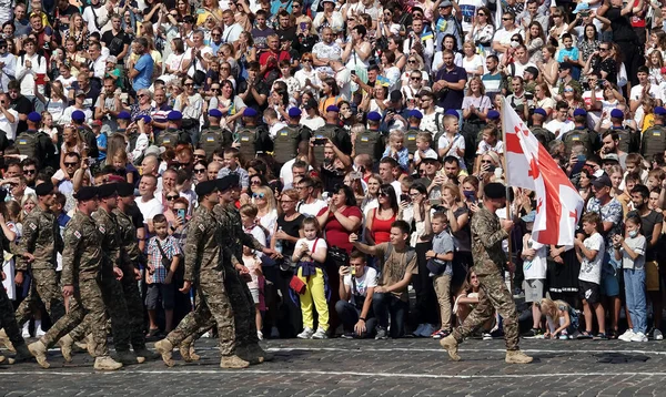 Kiev Ucrania Agosto 2021 Una Columna Soldados Georgianos Marchando Celebración —  Fotos de Stock