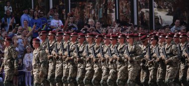Kyiv, Ukrayna 24 Ağustos 2021: Ukrayna Askeri Kuvvetleri 'nin Kyiv' deki 30 yıllık bağımsızlığını kutlayan birlikleri