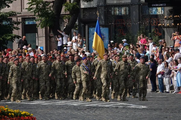 Kiev Ucraina Agosto 2021 Una Colonna Soldati Ucraini Veterani Dell — Foto Stock