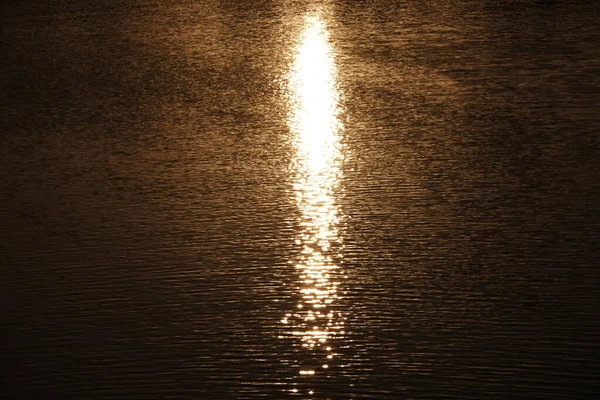 Bakgrund Sol Väg Vattnet Vid Solnedgången — Stockfoto