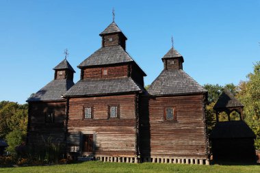 Kyiv, Ukrayna 30 Eylül 2021: Eski ahşap kilise açık hava müzesi