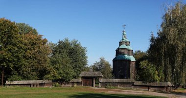 Kyiv, Ukrayna 30 Eylül 2021: Açık Hava Müzesi - Eski ahşap St. Paraskeva Kilisesi (Pyatnitsa) Zarubintsy Köyü, Manastır Bölgesi, Çerkasya Bölgesi