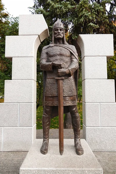 Chernihiv, Ukrayna 7 Ekim 2021: Chernigov Ukrayna 'da Prens Mstislav Brash anıtı