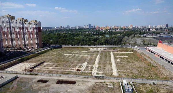 Kyiv, Ukrayna 28 Temmuz 2020 Kyiv 'deki büyük bir eğlence merkezinin sıfır döngüsü şantiyesi
