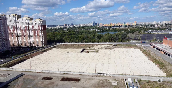 Kyiv, Ukrayna 28 Temmuz 2020 Kyiv 'deki büyük bir eğlence merkezinin sıfır döngüsü şantiyesi