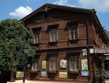 Kiev, Ukrayna 11 Temmuz 2021: Kiev 'de P. Chernyavsky' ye ait eski bir ahşap ev