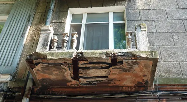 Odessa Ucrânia Julho 2021 Fachada Edifício Antigo Com Uma Varanda — Fotografia de Stock