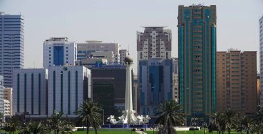 Sharjah, BAE 24 Şubat 2020: Sharjah şehir binaları ve caddeleri
