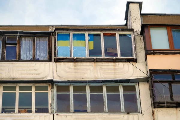 Киев Україна Лютого 2021 Міський Старий Будинок Українським Прапором Балконі — стокове фото