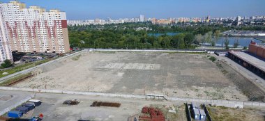 Vakıf inşaatı, inşaat alanında beton yığınları.