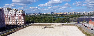 Kyiv, Ukrayna 28 Temmuz 2020 Kyiv 'deki büyük bir eğlence merkezinin sıfır döngüsü şantiyesi