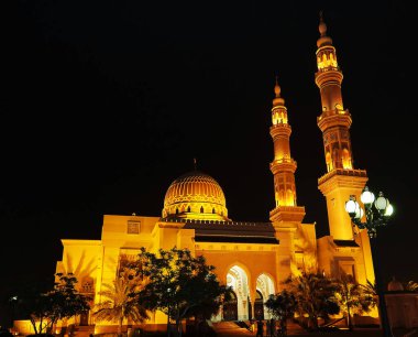 Sharjah, BAE 19 Şubat 2020: Sharjah 'ın merkezinde büyük ve güzel bir cami