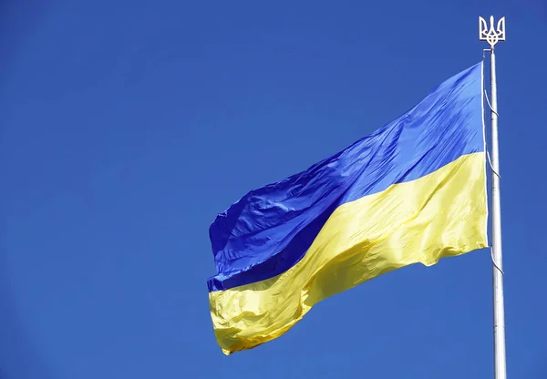 Die Größte Flagge Der Ukraine Weht Bei Starkem Wind — Stockfoto
