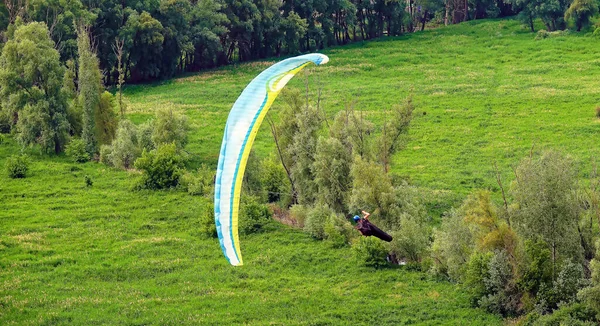 Kyjev Ukrajina Června 2021 Lety Hor Paraglidisty Paraglidingový Klub — Stock fotografie