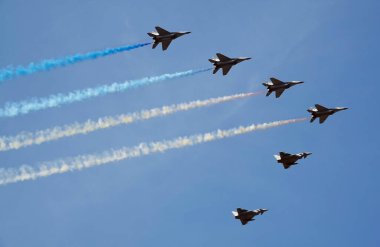 Kyiv, Ukrayna 24 Ağustos 2021: Savaşçı MIG-29 Ukrayna 'nın 30 yıllık bağımsızlığını Kiev semalarında kutladı