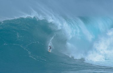 Spor fotoğrafçılığı. Jaws, Maui, Hawaii 'de Uluslararası Sörf Etkinliği, 2021 Aralık' ta.