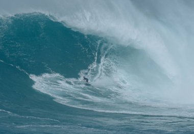 Spor fotoğrafçılığı. Jaws, Maui, Hawaii 'de Uluslararası Sörf Etkinliği, 2021 Aralık' ta.