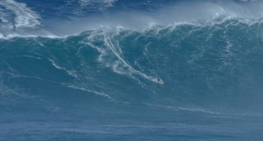 Spor fotoğrafçılığı. Jaws, Maui, Hawaii 'de Uluslararası Sörf Etkinliği, 2021 Aralık' ta.