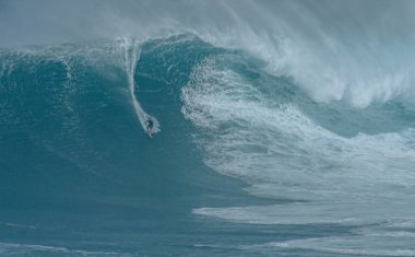 Spor fotoğrafçılığı. Jaws, Maui, Hawaii 'de Uluslararası Sörf Etkinliği, 2021 Aralık' ta.