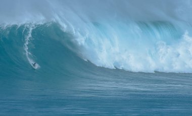 Spor fotoğrafçılığı. Jaws, Maui, Hawaii 'de Uluslararası Sörf Etkinliği, 2021 Aralık' ta.