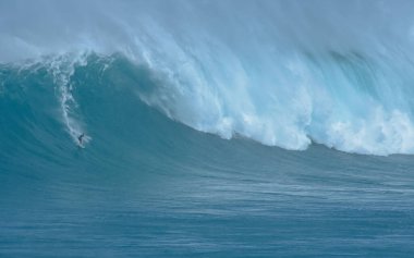 Spor fotoğrafçılığı. Jaws, Maui, Hawaii 'de Uluslararası Sörf Etkinliği, 2021 Aralık' ta.