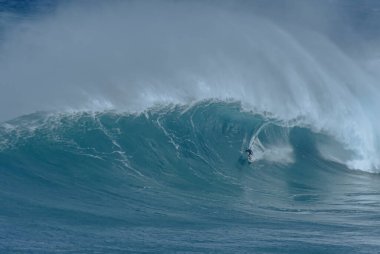 Spor fotoğrafçılığı. Jaws, Maui, Hawaii 'de Uluslararası Sörf Etkinliği, 2021 Aralık' ta.