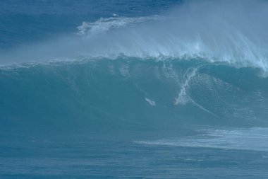 Spor fotoğrafçılığı. Jaws, Maui, Hawaii 'de Uluslararası Sörf Etkinliği, 2021 Aralık' ta.