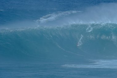Spor fotoğrafçılığı. Jaws, Maui, Hawaii 'de Uluslararası Sörf Etkinliği, 2021 Aralık' ta.
