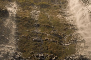 Hana, Maui, Hawaii yolundaki bambu ormanlarındaki şelalelerden panoramik manzara