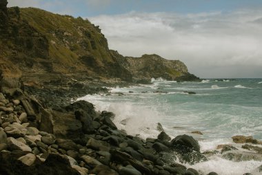 Panoramik manzara, batı yakasından sahil manzarası, Hawaii, Maui, 2022