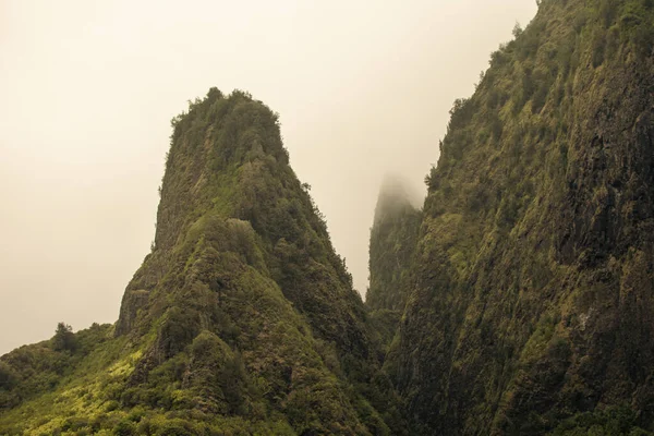 Vista panorâmica da paisagem do Vale do Iao, Maui, Hawai. — Fotografia de Stock