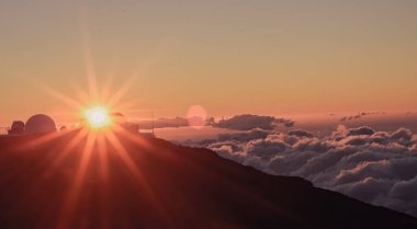 Maui, Hawaii 'deki Haleakala yanardağının panoramik üst görüntüsü