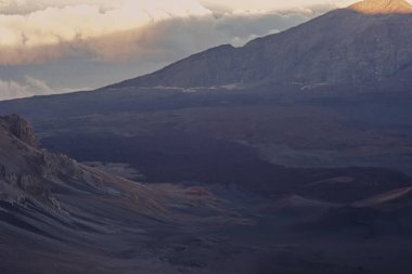 Maui, Hawaii 'deki Haleakala yanardağının panoramik üst görüntüsü