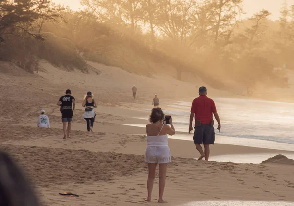 Personas en la playa, Vida Estilo escena tomada de Makena, Maui, Hawai 2022, enero. — Foto de Stock