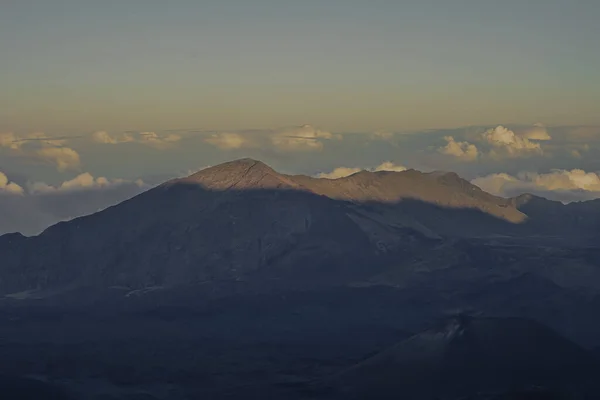 Panoramic top view from Haleakala volcano in Maui, Hawai — Stockfoto