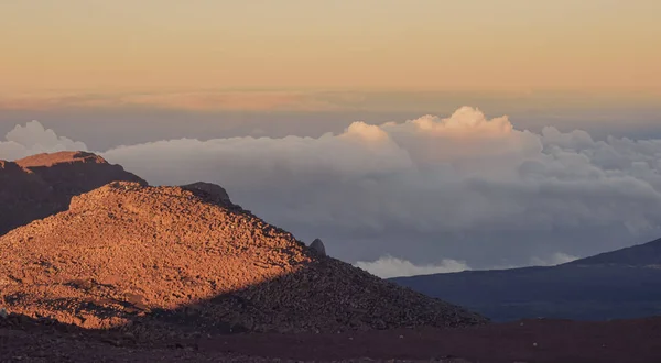 Panoramautsikt över toppen från Haleakala vulkan i Maui, Hawai — Stockfoto