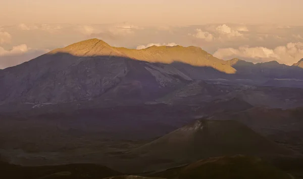 Panoramic top view from Haleakala volcano in Maui, Hawai — Stockfoto