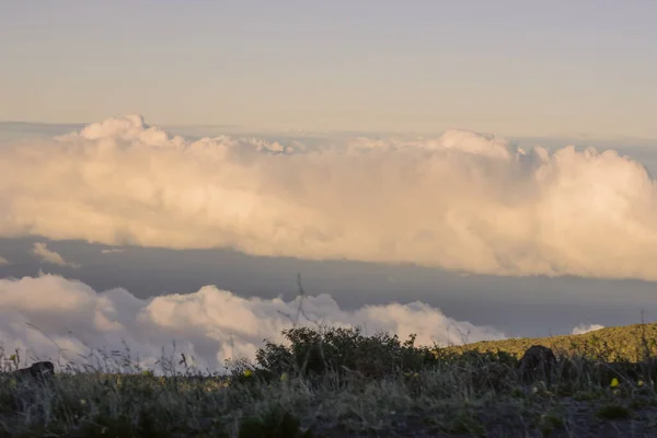 Panoramic top view from Haleakala volcano in Maui, Hawai — Zdjęcie stockowe