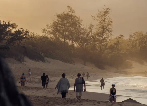 Personas en la playa, Vida Estilo escena tomada de Makena, Maui, Hawai 2022, enero. — Foto de Stock