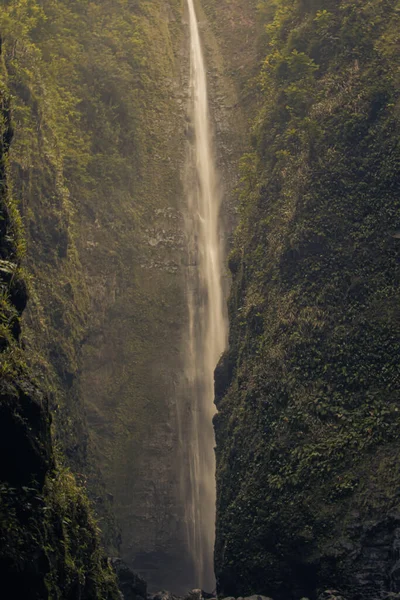 Trail to sacred waterfalls in the valley at hana, Maui, Hawai — Stock Photo, Image