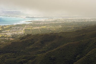 Maui Adası, Hawaii 'deki Wai Ormanı' ndaki Iao Vadisi 'nden panoramik doğa manzarası..