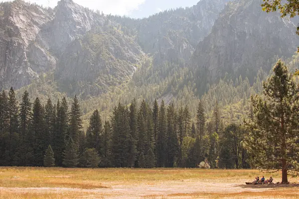 米国カリフォルニア州ヨセミテ国立公園からの秋の風景 高品質の写真 — ストック写真