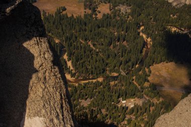 Yosemite Ulusal Parkı, Kaliforniya, ABD 'den sonbahar manzarası. Yüksek kalite fotoğraf