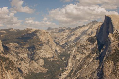Yosemite Ulusal Parkı, Kaliforniya, ABD 'den sonbahar doğal manzarası