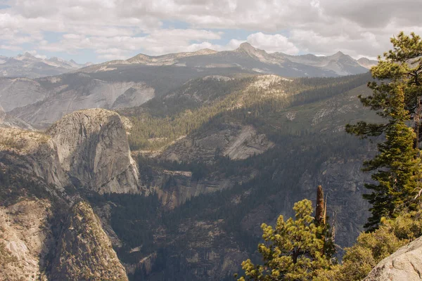 Autumnal natural landscape from Yosemite National Park, California, United States — стокове фото